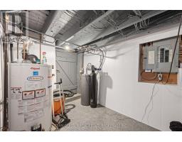 152 WONHAM STREET S - 35