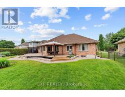 57 VALLEYVIEW CRESCENT - 36