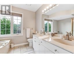462 AMBLESIDE DRIVE - 22