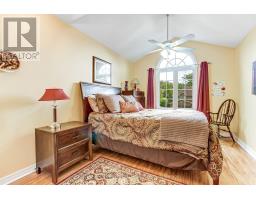 462 AMBLESIDE DRIVE - 24