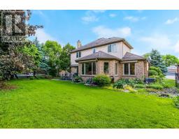 462 AMBLESIDE DRIVE - 40