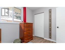 27 PATIENCE CRESCENT - 22