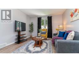 27 PATIENCE CRESCENT - 9