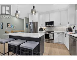 18 - 430 HEAD STREET N - 16