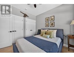 18 - 430 HEAD STREET N - 9