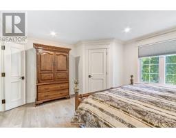 54 LLOYD MANOR CRESCENT - 22