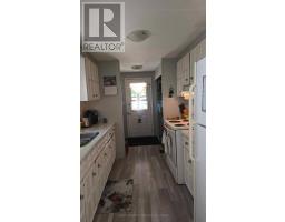 18 PINEVIEW STREET - 9