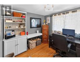 366 BURLINGTON CRESCENT - 19