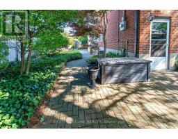 366 BURLINGTON CRESCENT - 34