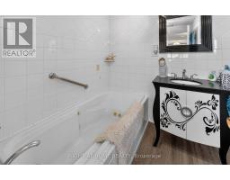 366 BURLINGTON CRESCENT - 9