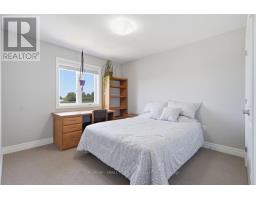 122 GILMOUR DRIVE - 30