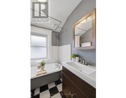 98 BRISCOE STREET E - 30