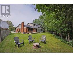 20 WOODHAVEN COURT - 3
