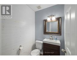 11 KENSINGTON COURT - 12