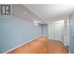 11 KENSINGTON COURT - 24