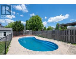 11 KENSINGTON COURT - 32