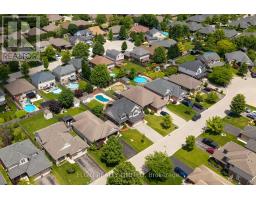 11 KENSINGTON COURT - 37