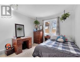 31 MOFFAT CRESCENT - 24