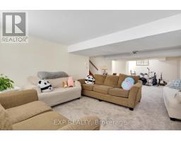 31 MOFFAT CRESCENT - 30