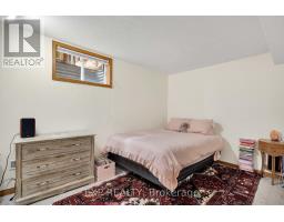 31 MOFFAT CRESCENT - 32