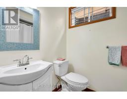 31 MOFFAT CRESCENT - 34