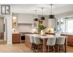 689 VALLEYSTREAM WALK - 11
