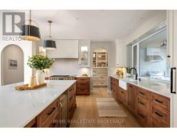 689 VALLEYSTREAM WALK - 12