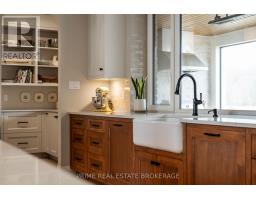 689 VALLEYSTREAM WALK - 13