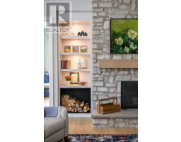 689 VALLEYSTREAM WALK - 15