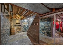 1093 VISCOUNT ROAD - 34
