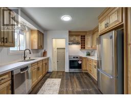 10 VINEDEN DRIVE - 12
