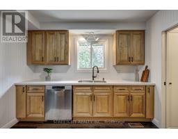 10 VINEDEN DRIVE - 14
