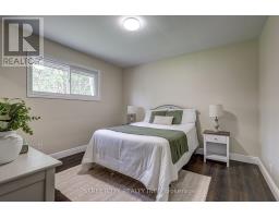 10 VINEDEN DRIVE - 17