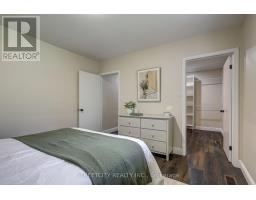 10 VINEDEN DRIVE - 18