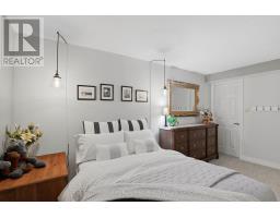15 - 1040 RIVERSIDE DRIVE - 37
