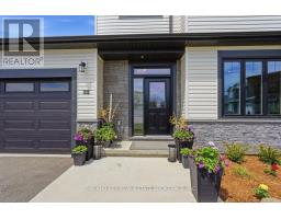 32 HELEN COURT - 4