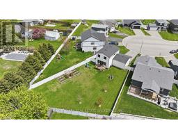 32 HELEN COURT - 5