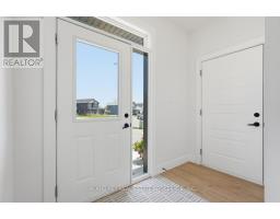 32 HELEN COURT - 6