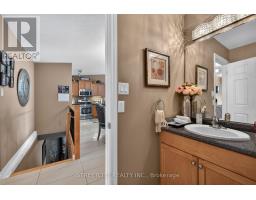 21 - 2100 DENVIEW AVENUE - 12