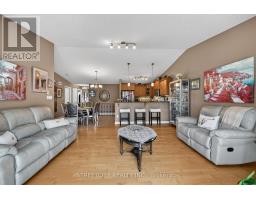 21 - 2100 DENVIEW AVENUE - 25