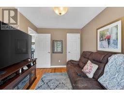 21 - 2100 DENVIEW AVENUE - 8