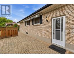 685 LADYBROOK CRESCENT - 18