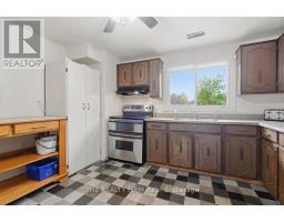 8 - 159 SANDRINGHAM CRESCENT - 14