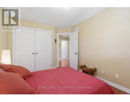 4 BARON CRESCENT - 32