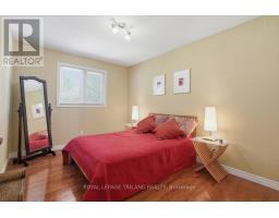4 BARON CRESCENT - 33