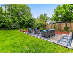 10 RUNNYMEDE CRESCENT - 27