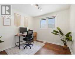 18 FAIRLANE CRESCENT - 33