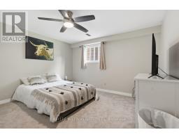 18 FAIRLANE CRESCENT - 38