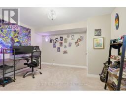 18 FAIRLANE CRESCENT - 40