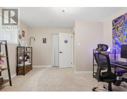 18 FAIRLANE CRESCENT - 41